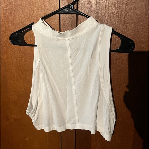 Lulu Lemon Work Out Crop Top - Picture 2 of 3